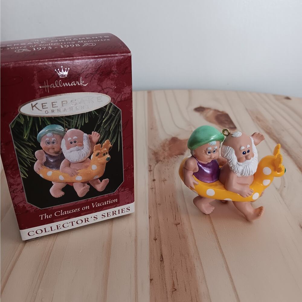🌸3 for $15 EUC Hallmark The Clauses on Vacation 1998 Ornament